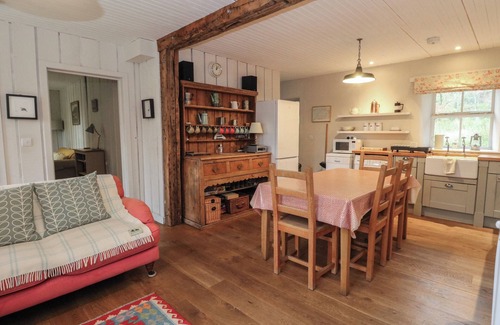 Arisaig Casa | WOODLAND COTTAGE, family friendly, country holiday cottage in Arisaig