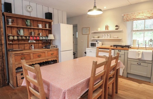 Arisaig Casa | WOODLAND COTTAGE, family friendly, country holiday cottage in Arisaig