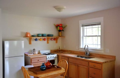 Buckingham Apartamento | Woodland Cottage near Yogaville, nestled in woods