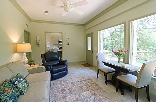 Laurel Cabaña | Woodland Cottage on Hidden Pond
