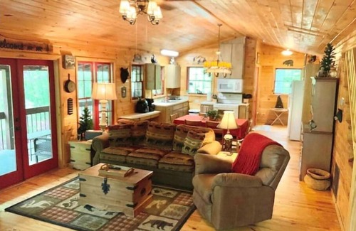 Ellijay Cabina | Woodland Creekside Cabin/HotTub/WiFi/Gameroom