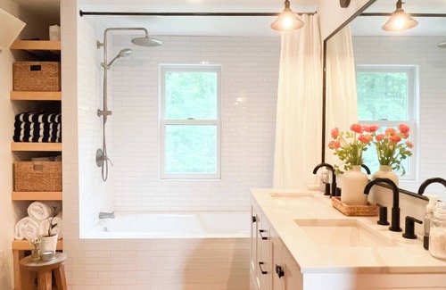 Foster Casa | Woodland Escape: Serene & Sunlit