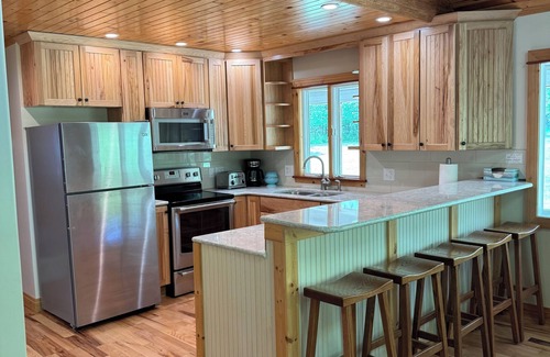 Thompsonville Casa | Woodland Escape with Stunning Riverfront Views
