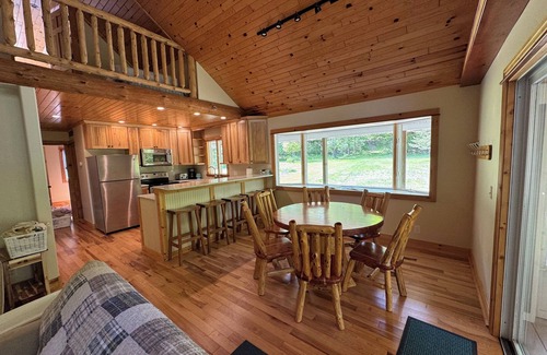 Thompsonville Casa | Woodland Escape with Stunning Riverfront Views