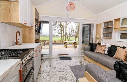 Llandrindod Wells Cabaña | WOODLAND ESCAPE, with hot tub in Rhayader