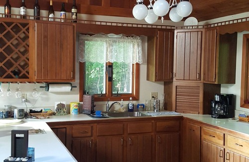 Naples Casa | Woodland Hideaway a Charming Finger Lakes 2 bedroom 1.5 bath home in Naples NY