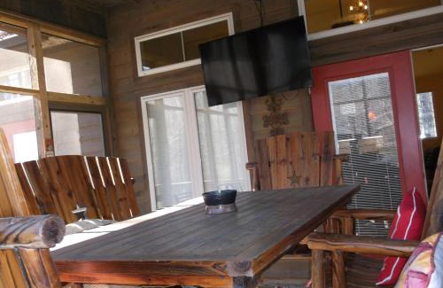 Mount Ida Casa | Woodland Hideaway Haven