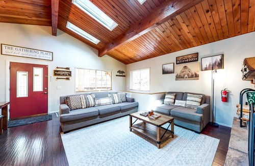 Crestline Casa | Woodland Hideaway