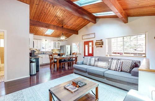 Crestline Casa | Woodland Hideaway
