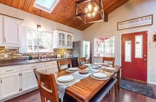 Crestline Casa | Woodland Hideaway