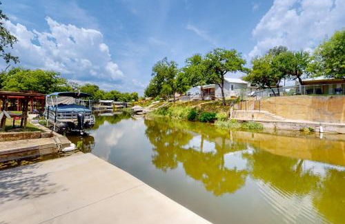 Granite Shoals Casa | Woodland Hills Retreat