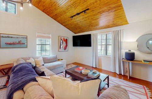 Granite Shoals Casa | Woodland Hills Retreat