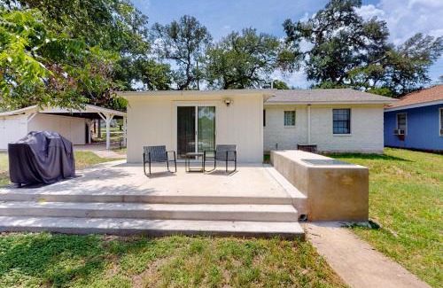Granite Shoals Casa | Woodland Hills Retreat