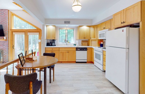 Bath Casa | Woodland home with screened porch, 2 living rooms - near historic waterfront