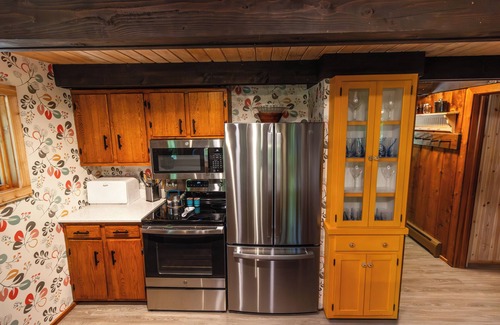 Harbor Springs Chalet De Esquí | Woodland Lodge: 4 BR, 3 BA Chalet in Harbor Springs, Sleeps 10