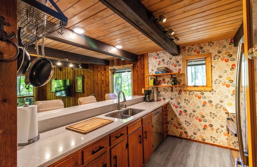 Harbor Springs Chalet De Esquí | Woodland Lodge: 4 BR, 3 BA Chalet in Harbor Springs, Sleeps 10