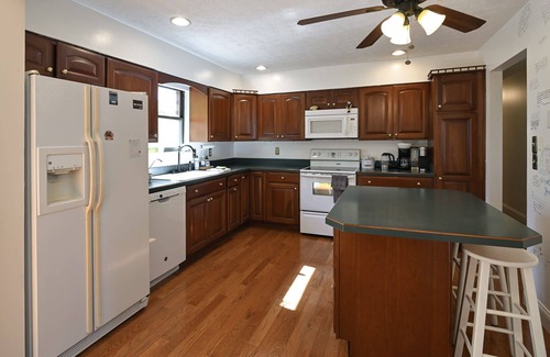 Williamstown Casa | Spacious Family Cottage - Near the Ark!
