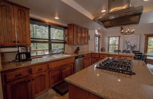 Dogwood Mountain Cabina | Woodland Retreat - Horse-Friendly + AC