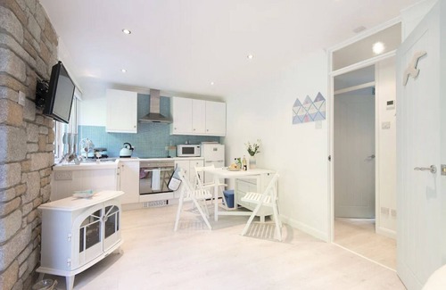 Lelant Casa | WOODLAND RETREAT - Summer school holiday dates still available.