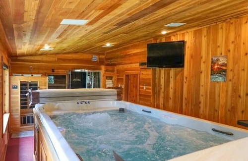 Blanchard Chalet De Esquí | Woodland retreat: spa room, nature!
