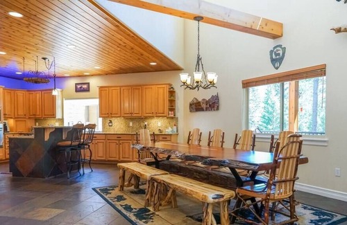 Blanchard Chalet De Esquí | Woodland retreat: spa room, nature!