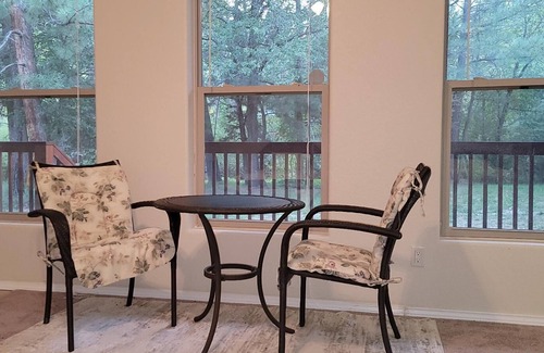Ruidoso Apartamento | Woodland river location with all the nature, none of the stress!