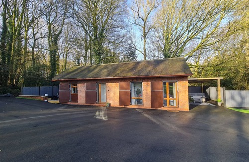 Nuthall Casa | Woodland romantic hideaway - but only 15 mins to city centre!
