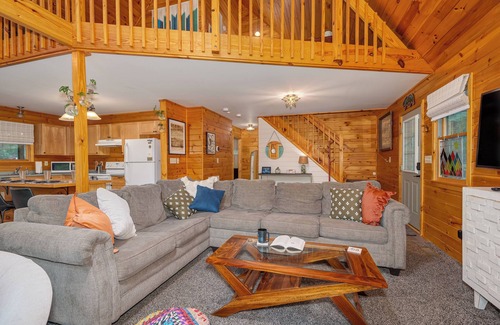 Berkeley Springs Cabina | The Bear’s Lair: Cozy, Clean, Handicapped-Friendly & Family-Ready