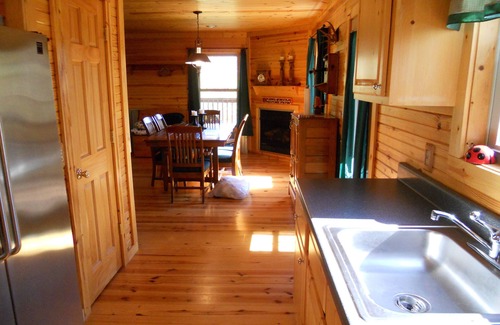 Leitchfield Cabina | Retiro de otoño en 7 acres de bosque, con muelle y kayaks