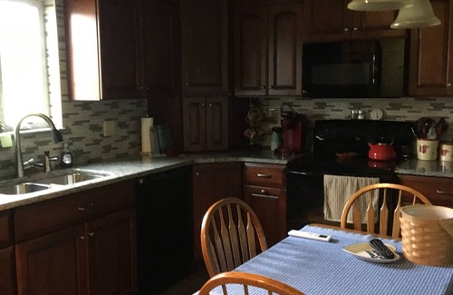 Reedsville Cabaña | Woodland Sugar Shack -Quiet Country Getaway