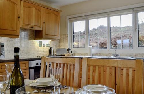 Cwrt Casa | Woodland View Bungalow 1 - Uk10492