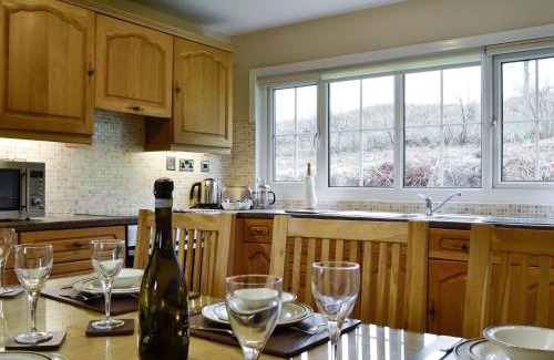 Cwrt Casa | Woodland View Bungalow 2 - Uk10493