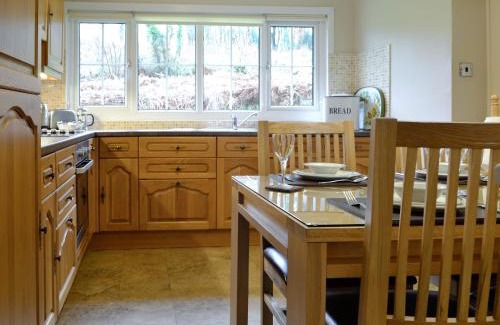 Cwrt Casa | Woodland View Bungalow 2 - Uk10493