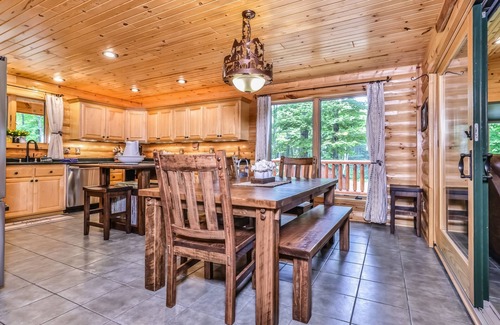 Mercer Casa | Woodland Wonderland | Spacious cabin-style house in Winchester with lake access