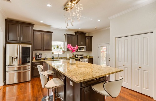 Midtown Casa | Woodlawn Main-House Downtown SA