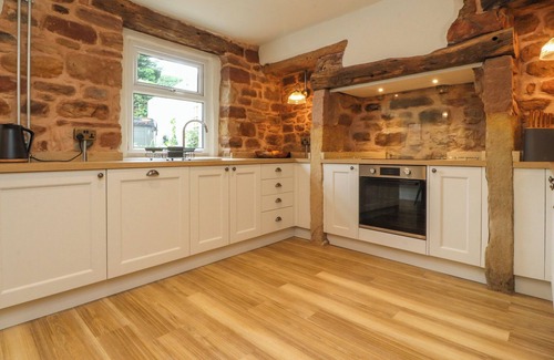 Morecambe Cabaña | WOODMAN COTTAGE, pet friendly, character holiday cottage in Heysham