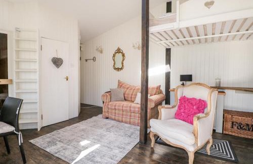 Haslemere Casa | Woodmancote Lodge