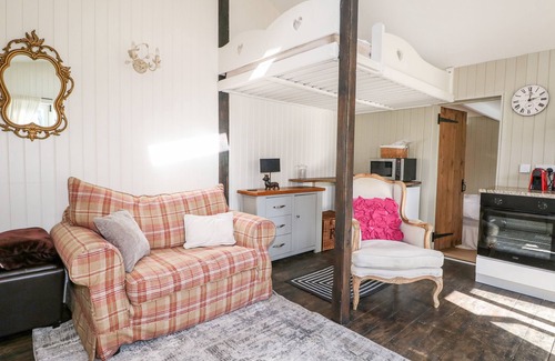 Haslemere Cabaña | WOODMANCOTE LODGE, admite mascotas en Linchmere, Ref 916403
