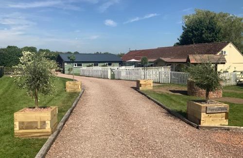 Hartpury Casa | woodpecker cottage at frog trotters cottages