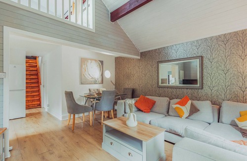 Caerwys Chalet De Esquí | Woodpecker Lakeside Lodge