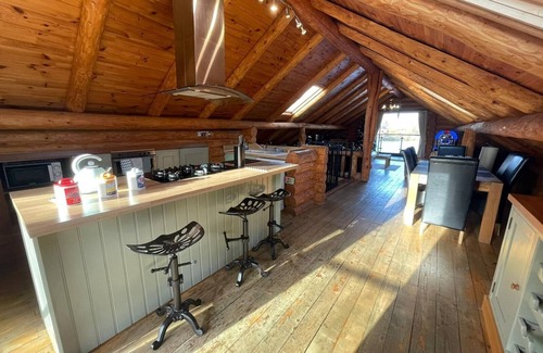 Tattershall Cabina | Woodpecker two storey log cabin with a pizza oven,bbq,hot tub, pool table, fishing peg@tattershall