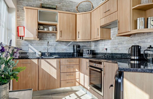 East Grinstead Cabaña | Carpinteros Cottage - refugio rural de un dormitorio lujoso y contemporáneo