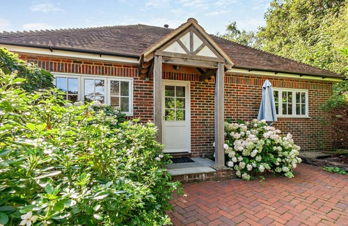 East Grinstead Cabaña | Carpinteros Cottage - refugio rural de un dormitorio lujoso y contemporáneo