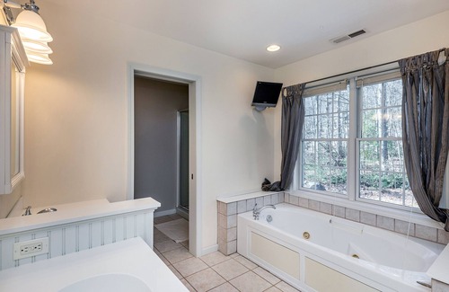 Goshen Casa | Woodridge Lake Classic Colonial 5 BR Lake House.