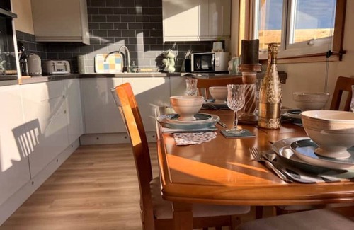 Dumfries Cabaña | Woodrow cottage with 6 seater private hottub