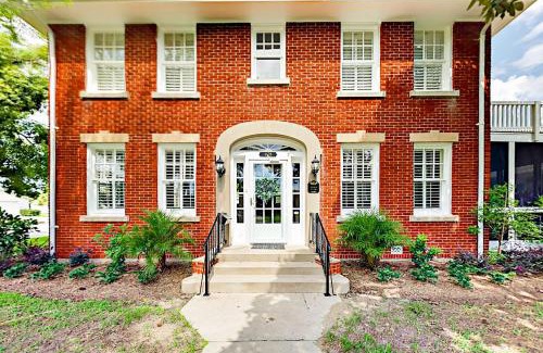 Galveston Casa | Woodrow Manor