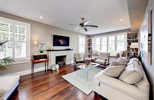 Galveston Casa | Woodrow Manor