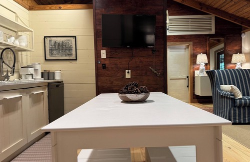 Batesville Cabina | Woods and Water Cabin