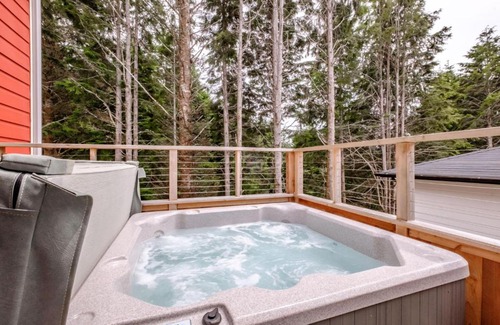 Nelscott Casa | Woods and Waves