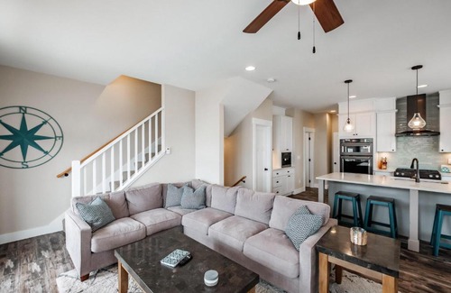Nelscott Casa | Woods and Waves